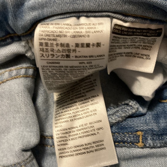 Says size 29 but fits like a 27 Women’s 721 High Rise Skinny Levi’s jeans - Picture 6 of 6